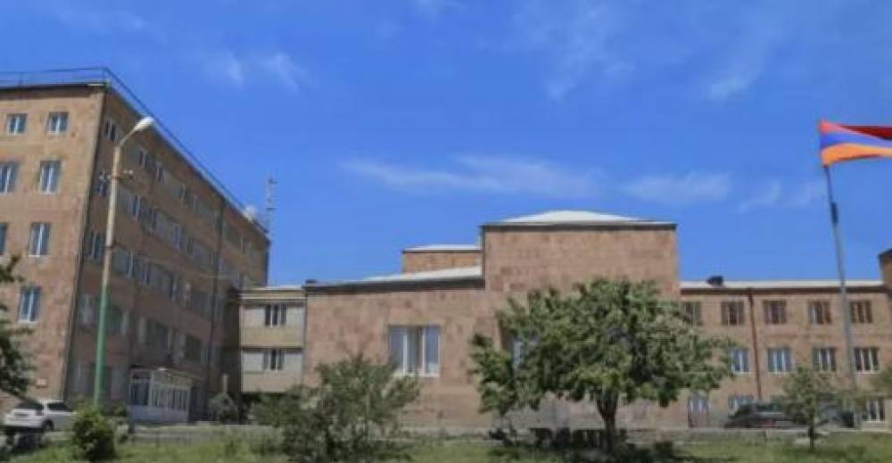 Հարձակվել են զինակոչային բաժանմունքի վարիչի վրա, սեղմել պարանոցն ու ձեռքը, պատճառվել վնասվածքներ