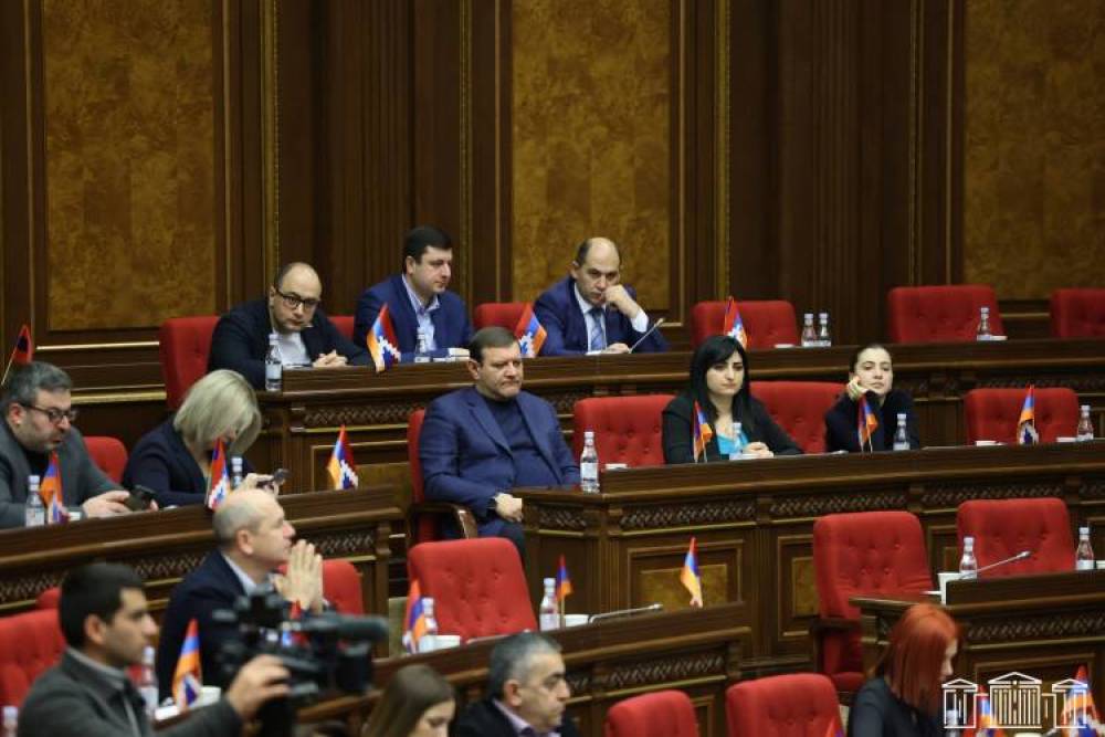 Ակնհայտ տարբերություն է նկատվում խորհրդարանական երկու ուժերի մարտավարություններում․ «Հրապարակ»