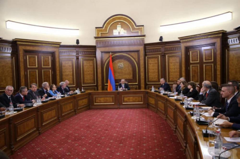 Արմեն Գրիգորյանը կառավարության շենքում ԵՄ դեսպանների հետ է հանդիպել․ անվտանգության ոլորտում համագործակցության ընդլայնմանը վերաբերող հարցեր են քննարկել