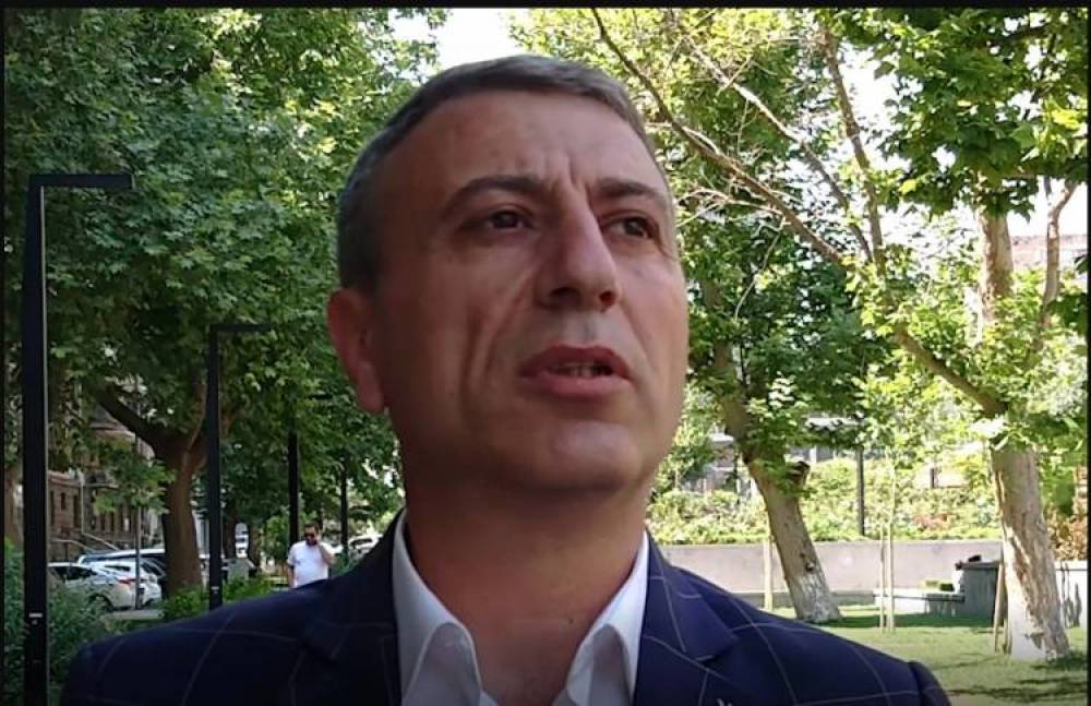 Հեղափոխականները մնացել են նախկինների հույսին. Երեւանում կադրային ռակիրովկաներ են․ «Հրապարակ»