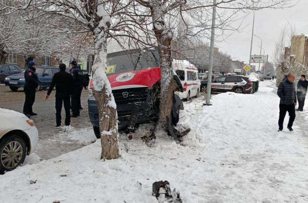 Գյումրիում երթուղայինի վթարի հետևանքով բուժկենտրոն տեղափոխված վարորդը և ուղևորները դուրս են գրվել