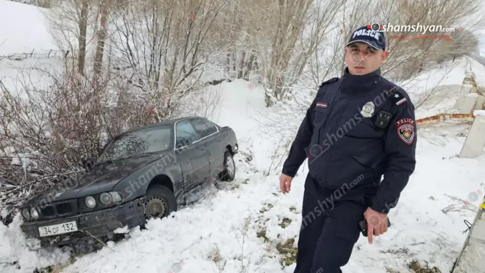 Մերկասառույցի պատճառով «BMW»-ն բախվել է երկաթե արգելապատնեշներին, հայտնվել հողամասում. կա վիրավոր