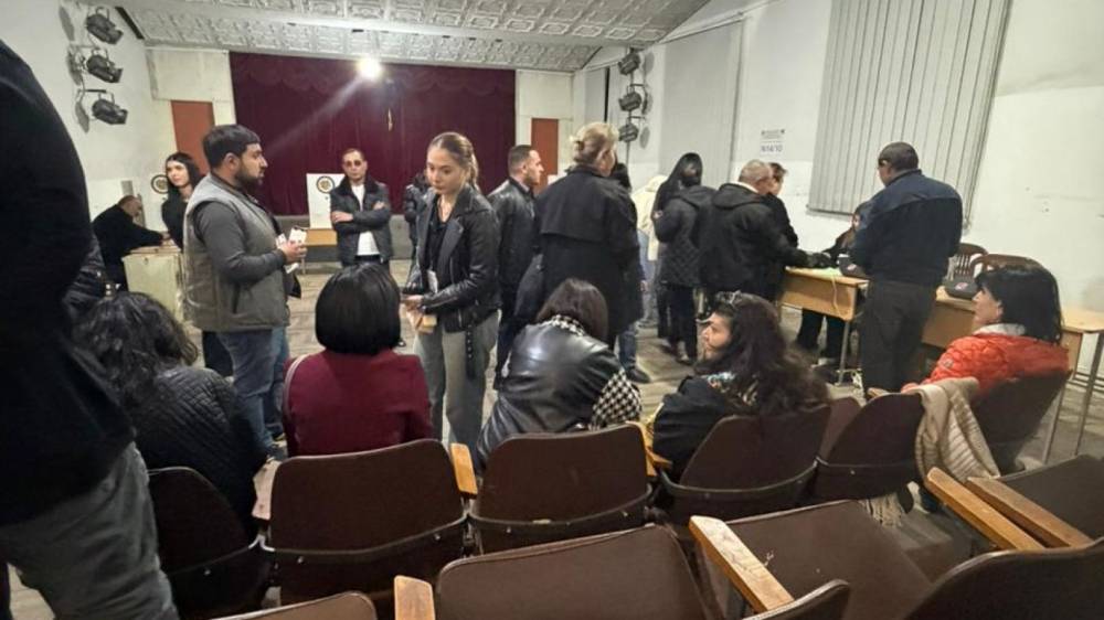 10/4, 10/41, 14/10 ընտրատեղամասերում ընտրողները եկել են խմբերով, առաջացել է կուտակում. Ահազանգ