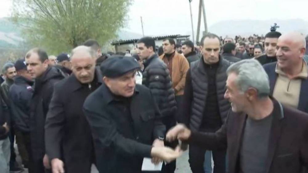 Ես քեզ ոչ մի անգամ լուրջ չեմ տեսել. Նիկոլ Փաշինյանը՝ մարտունեցի իր երկրպագուին