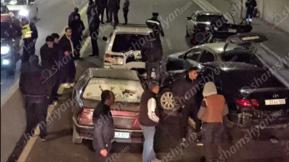 «Դեֆանս Հաուզինգ» թաղամասի մոտ բախվել է 6 տրանսպորտային միջոց, խցանումն էլ հասնում էր մոտ 3 կմ-ի