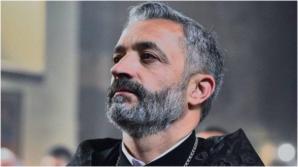 Ներողություն պիտի խնդրեմ իր ծնողներից՝ այո՛, իրենց որդին դավաճան է. Տեր Մուշեն՝ Ստեփան Ասատրյանի մասին