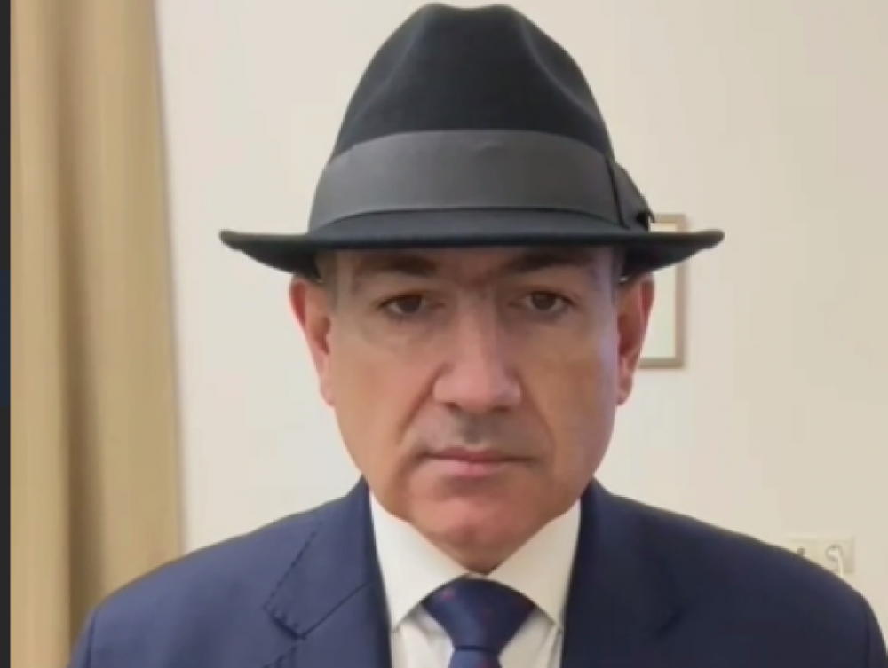 Ու էլի սրտիկ․ Փաշինյանը նոր «լուք»-ով է (Տեսանյութ)