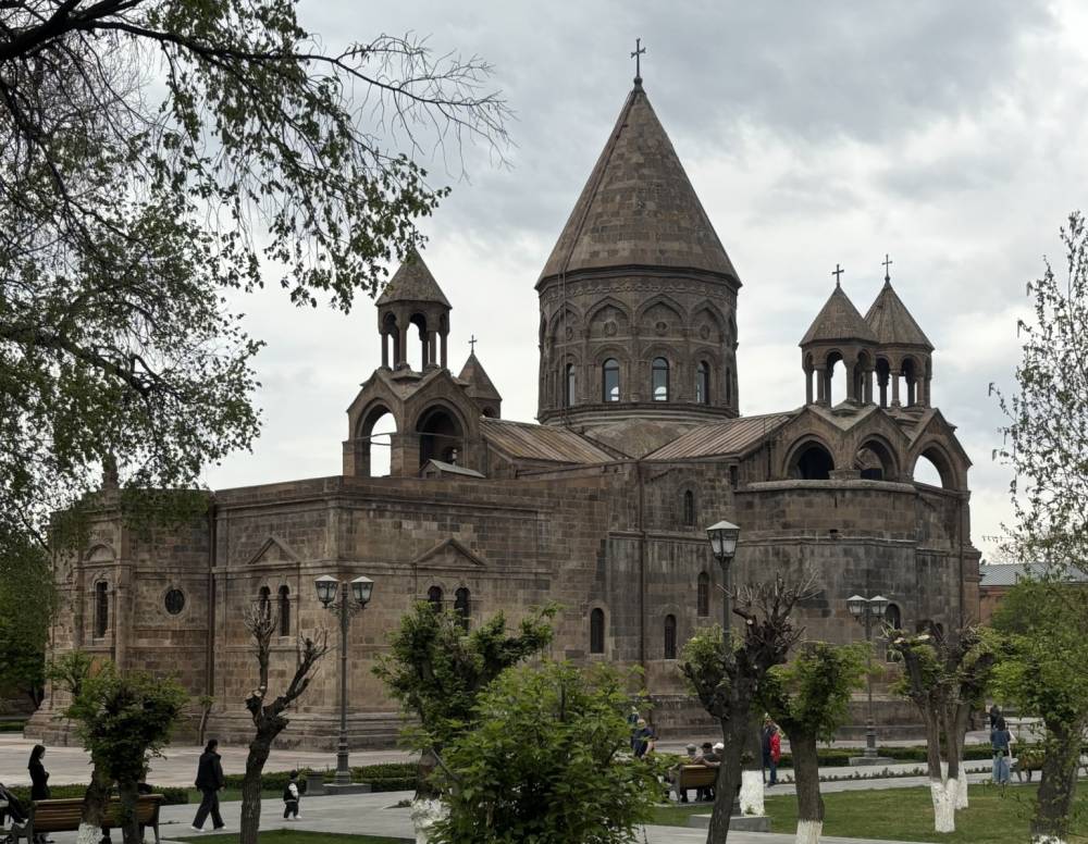 Անընդունելի ենք համարում եկեղեցու ներքին կառավարմանը աշխարհիկ իշխանությունների միջամտություններն ու սպառնալիքները․ Մայր Աթոռ Սուրբ Էջմիածնի միաբանության՝ Վարդապետաց դասի հայտարարությունը