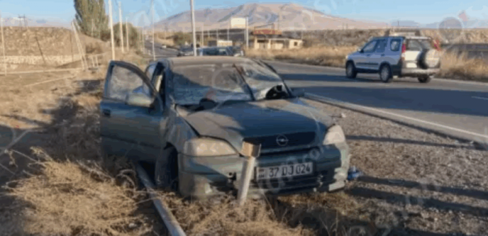 «Opel»-ը Եղվարդ-Զովունի ճանապարհին բախվել է գազատար խողովակներին. վիրավորները քույր ու եղբայր են