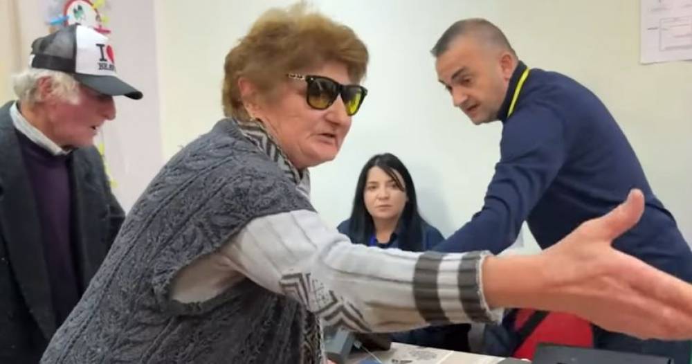 Հլը տուր ստեղ. լարված իրավիճակ 14/37 ընտրատեղամասում