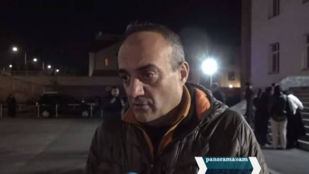 Վազգենն ու Նարեկը պատասխանել են իրենց հասցեին անտեղի հնչածին, ինչին հետևել է Ալեն Սիմոնյանի՝ «վազելով գնալն ու բողոքելը». Արման Սաղաթելյան