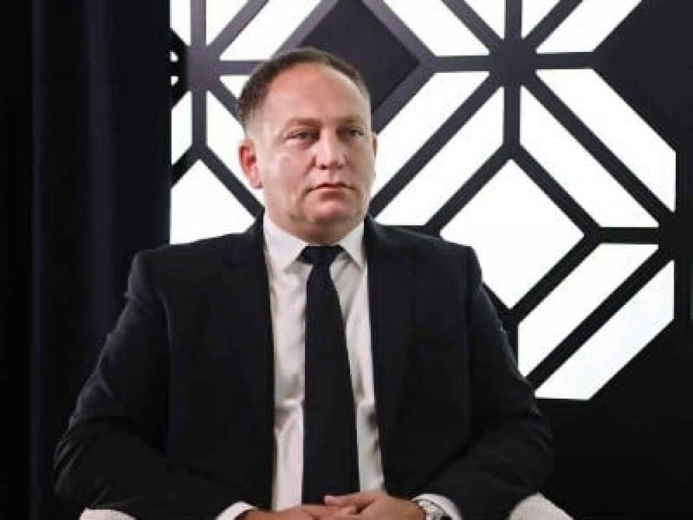 Ալիևը թշնամի է, իսկ այդպես չկարծողները կամ ինքնախաբեությամբ տառապող անուղեղ հիմար են, կամ նրա գործակալները. Մանուկյան