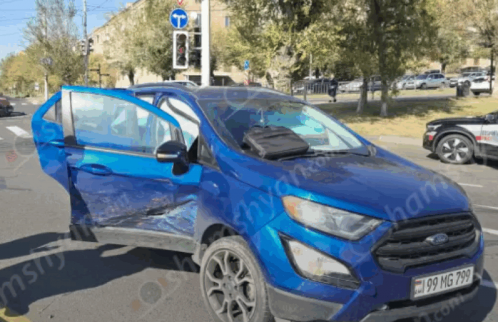 Հալաբյան-Արզումանյան փողոցների խաչմերուկում բախվել են «Ford»-ն ու «Opel»-ը. կան վիրավորներ