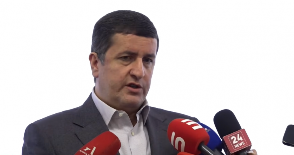 Ռոմանոս Պետրոսյանի տվյալներն աշխատավարձերի մասին հավաստի չեն. Դավիթ Ղազինյան