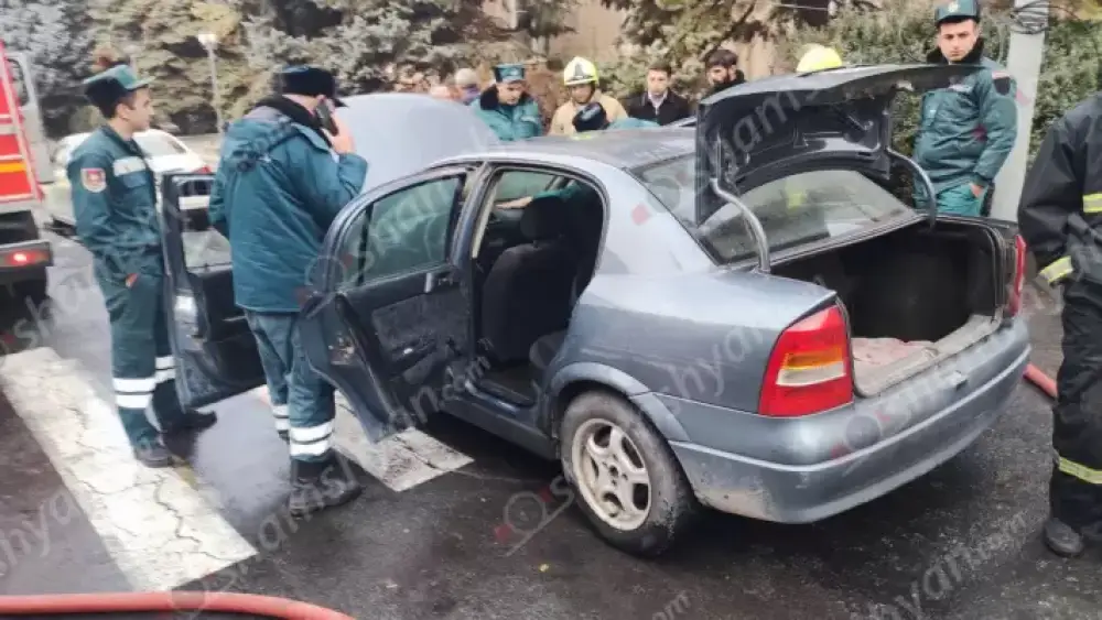 Արտակարգ դեպք՝ Աշտարակում. Արագածոտնի մարզպետարանի մոտ կայանված «Opel»-ում հրդեհ է բռնկվել