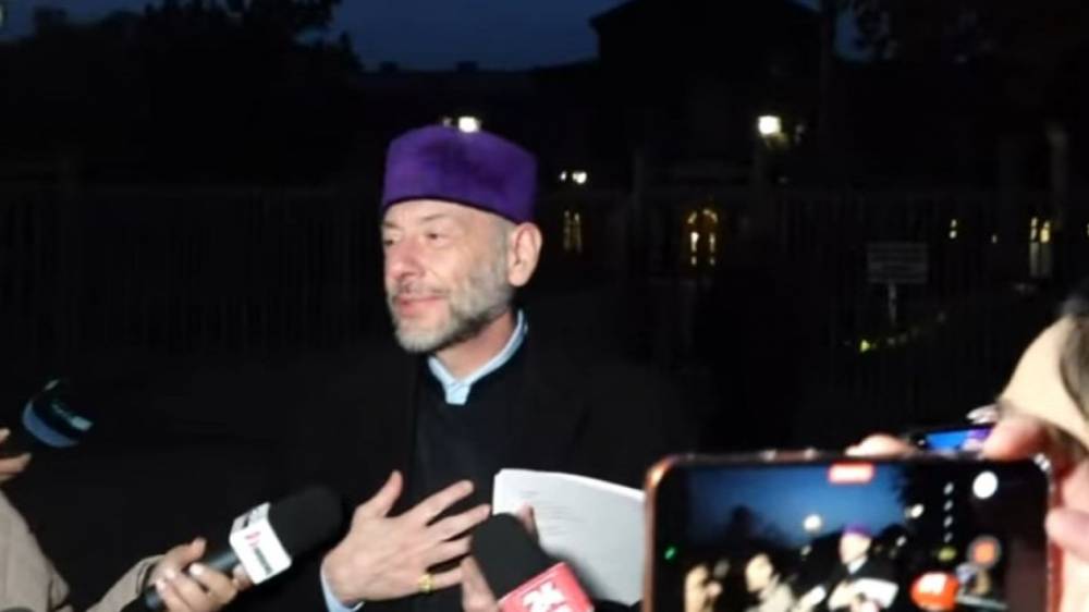 «Ասելիք չունեմ»․ Եպիսկոպոսաց ժողովից դուրս եկող սրբազանները չեն պատասխանում լրագրողների հարցերին