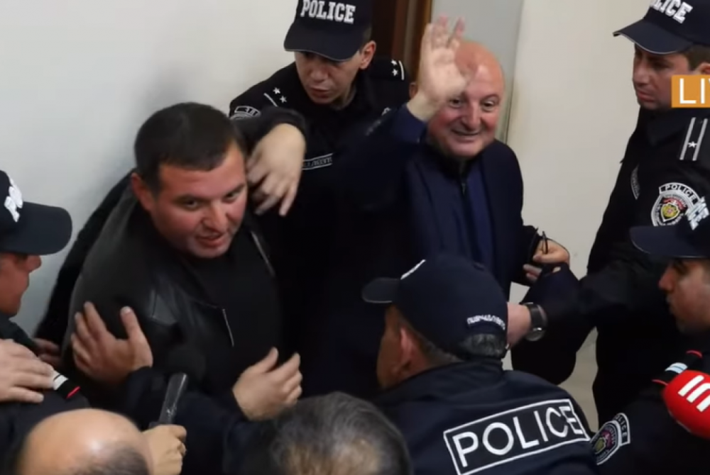 Բացեք իմ ինքնակենսագրականը, այնտեղ գրված է՝ մաքուր, ճիշտ, «պարյադչնի» տղա. Վարդան Ղուկասյան