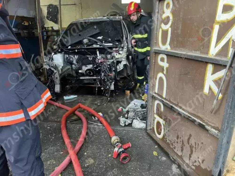 Երևանում հրդեհ է բռնկվել ավտոտեխսպասարկման կետում. այրվել է վերանորոգվող «Nissan Sentra»-ն