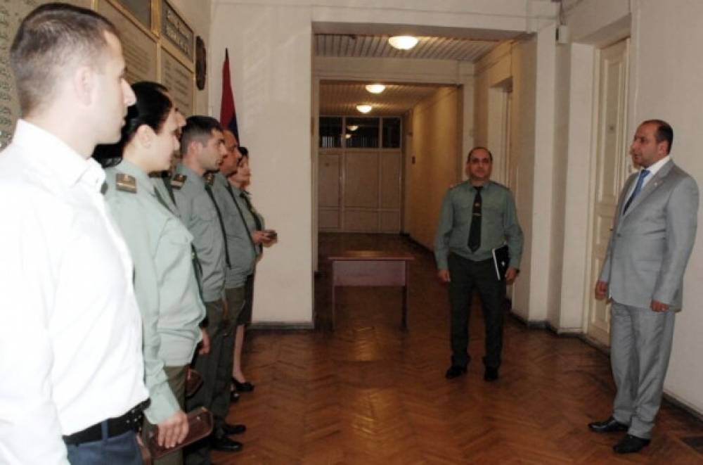 ՔԿԾ պետը ծառայողներին սպայական ուսադիրներ է հանձնել