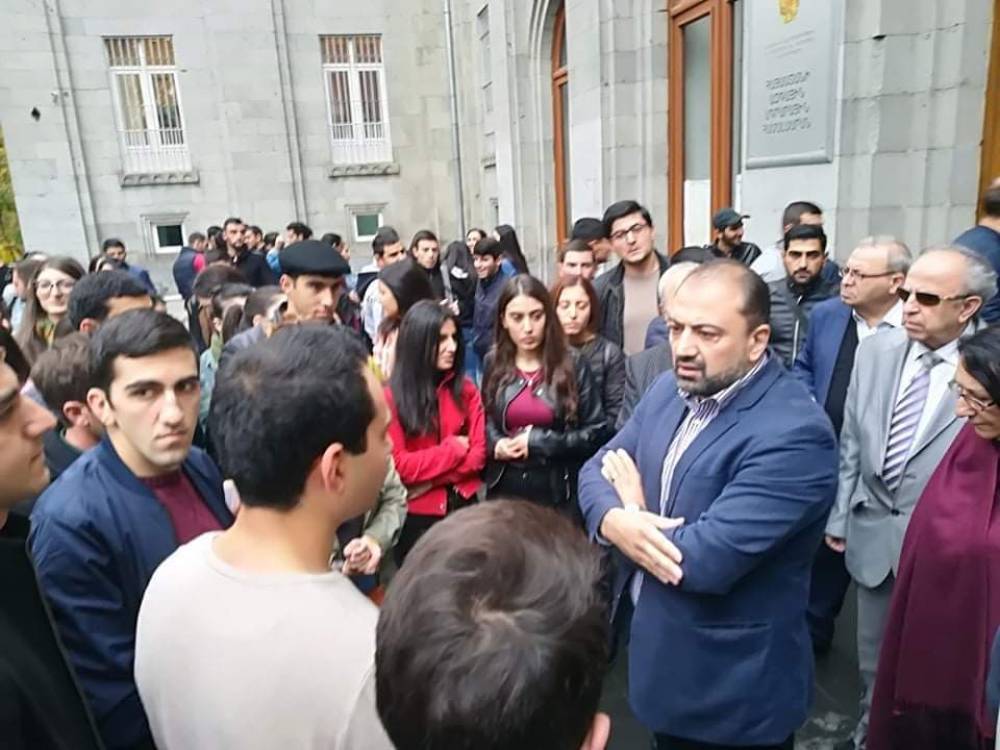 Բողոքի ակցիա Ագրարային համալսարանում. ուսանողների հետ հանդիպեց ռեկտորը. (տեսանյութ)