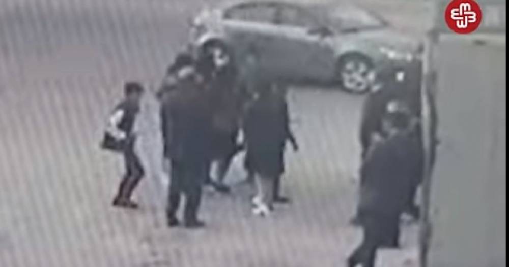Բաքվում դպրոցի փոխտնօրենը և ուսուցիչը ծեծել են աշակերտներին (տեսանյութ)
