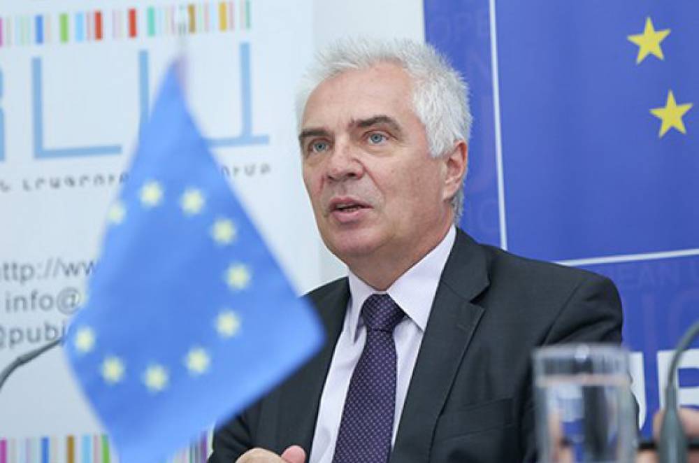 ԵՄ պատվիրակության ղեկավար Պյոտր Սվիտալսկու ճեպազրույցը լրագրողների հետ.live