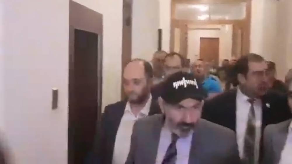 Ինչ է կատարվում ԱԺ-ի ներսում այս պահին (տեսանյութ)