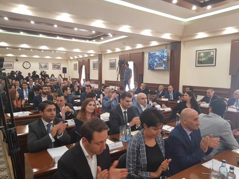 Մեկնարկեց Երեւանի նորընտիր ավագանու անդրանիկ նիստը (լուսանկարներ)