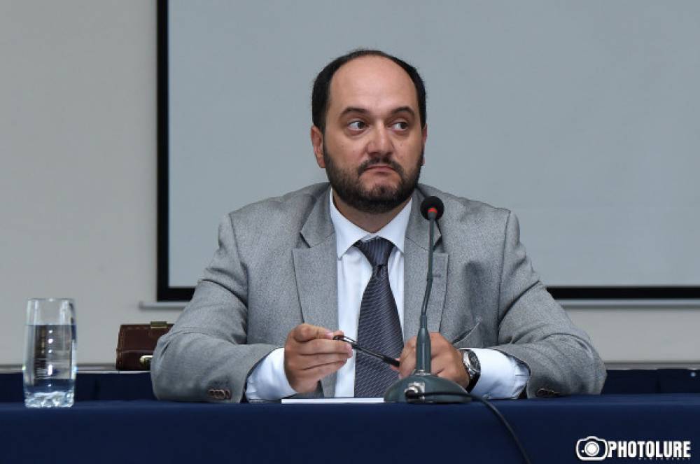 Դպրոցներում աշխատանքային կլինեն համապատասխանաբար նոյեմբերի 17-ը և 24-ը. Արայիկ Հարությունյան