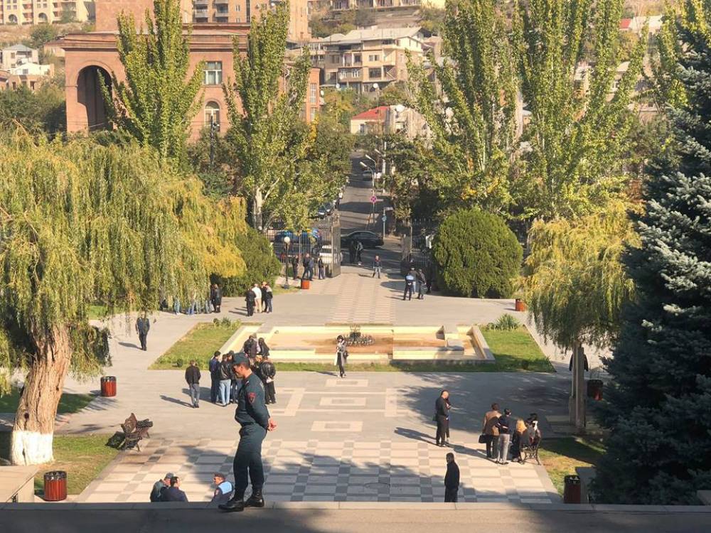 Ցմահ դատապարտյալների հարազատները բողոքի ցույց են անում ԱԺ-ի դիմաց