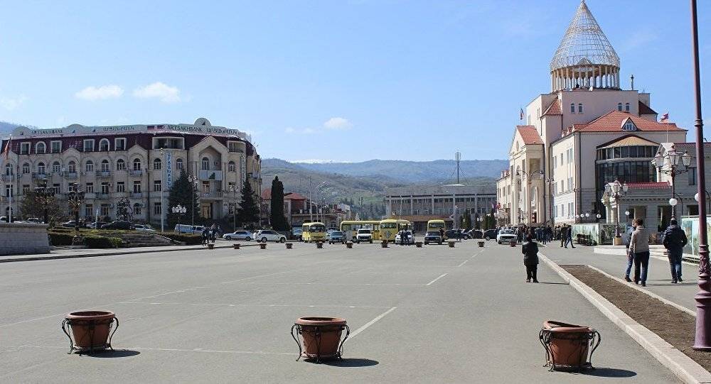 Բակո Սահակյանը ծանոթացել է Ստեփանակերտի Հրապարակին հարակից փողոցներում իրականացվող շենքերի բարեկարգման աշխատանքներին
