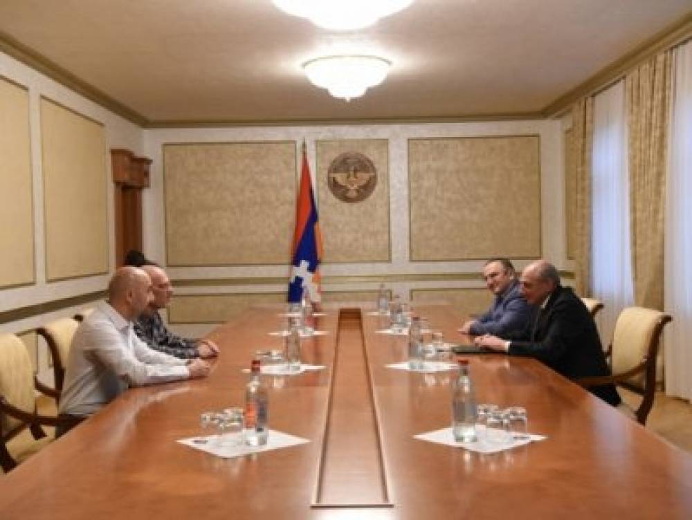 Բակո Սահակյանն ընդունել է երգիչ Արտո Թունջբոյաջյանին