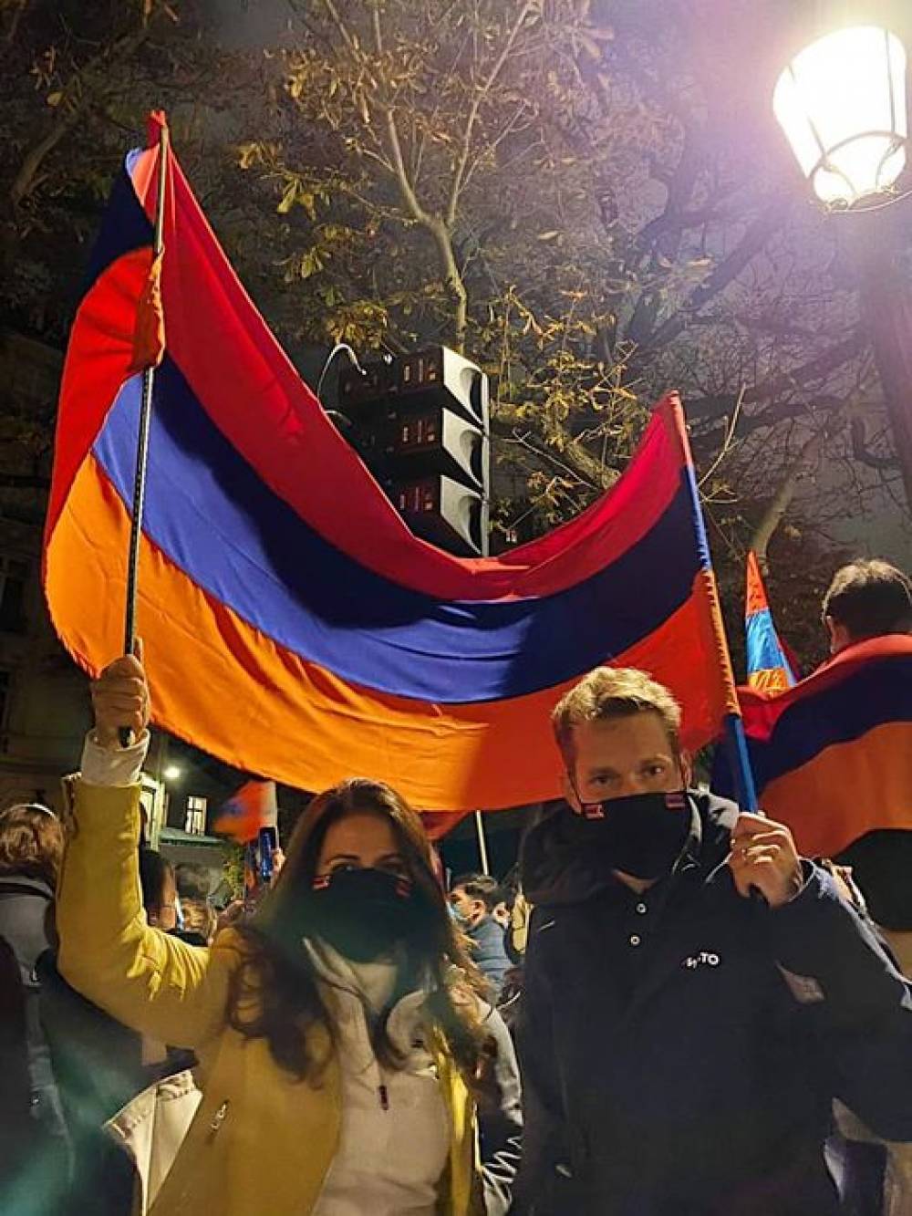 Նիկոլա և Քրիստինա Ազնավուրները մասնակցել են Փարիզում կայացած ցույցին