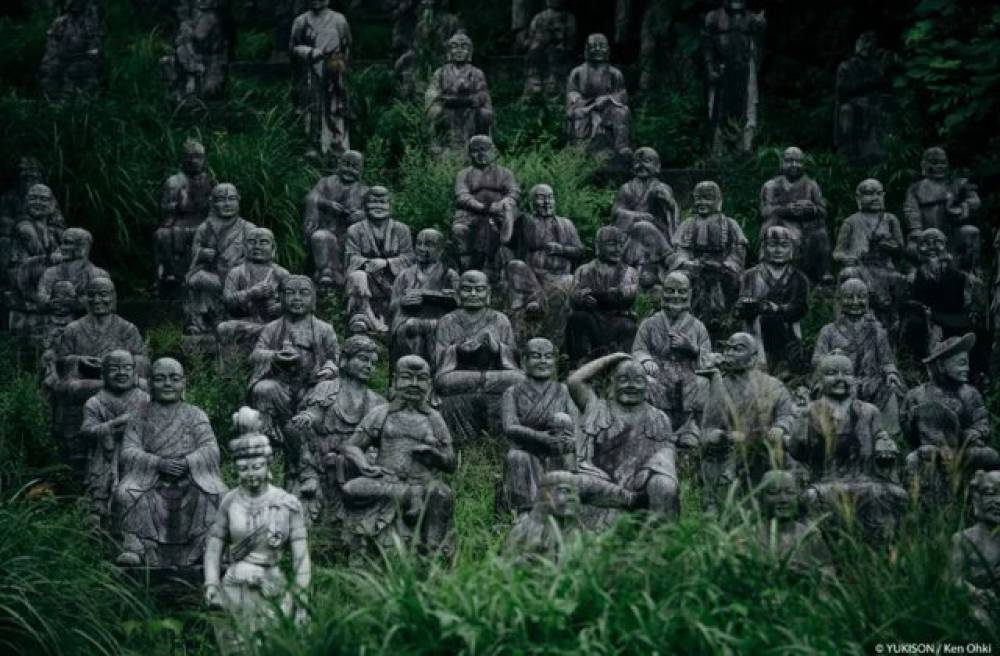 Սարսափազդու ճապոնական գյուղ, որտեղ «ապրում են» միայն արձաններ