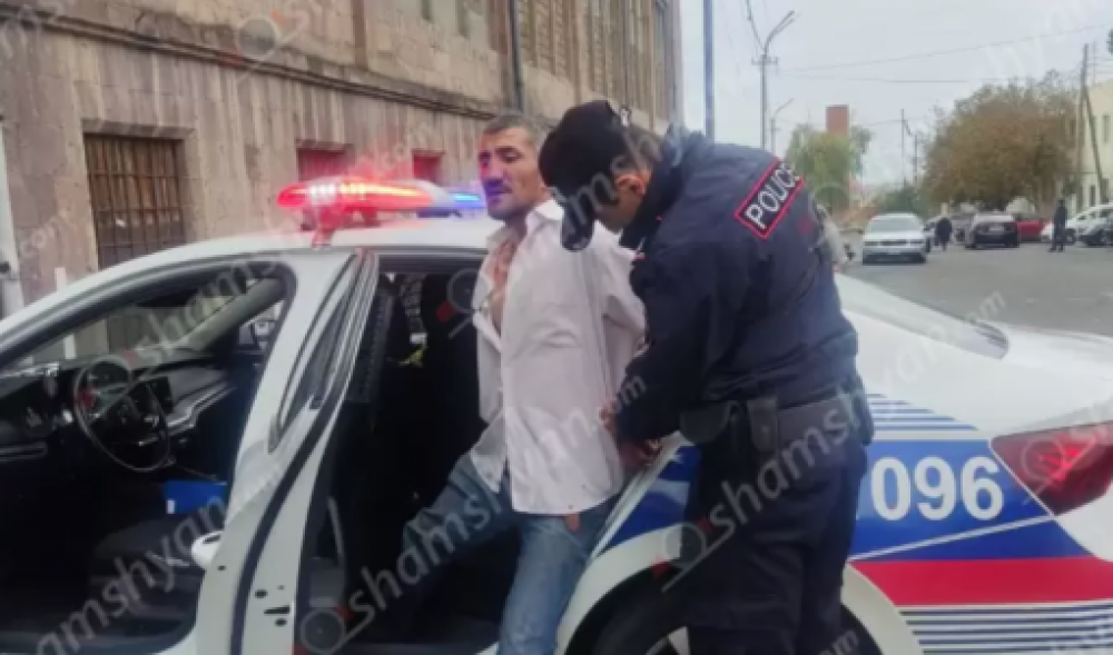 Երևանում 39-ամյա տղամարդը Մալաթիայի շուկայի տարածքում կոտրել է անհատ ձեռներեցի կրպակի դռան ապակին