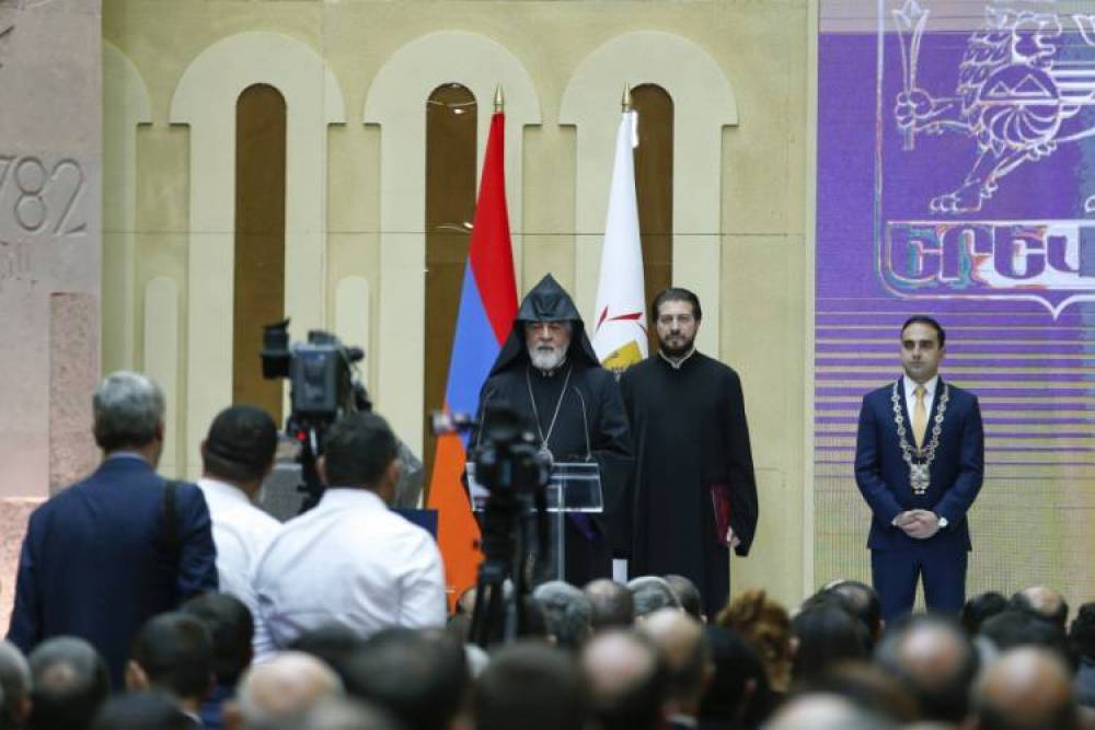 Հեղափոխական իշխանությունը նախընտրում է կոռումպացվածի իմիջ ունեցող հոգևորականներին․ «Հրապարակ»
