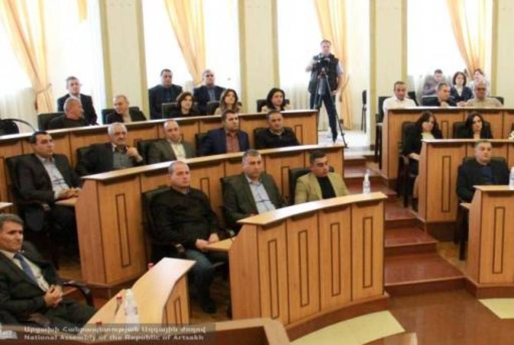 Արցախցի պաշտոնյաներն ինչ-որ բանի են սպասում. ինչու նիստ չեն նախաձեռնում. «Ժողովուրդ»