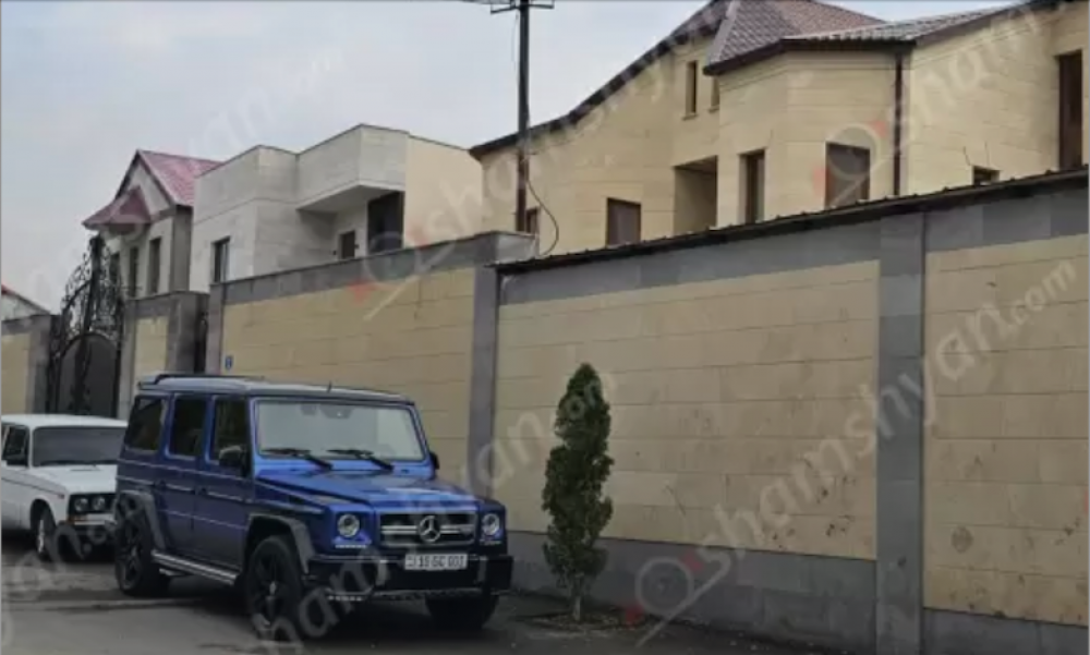 Առինջ գյուղում թալանել են հայտնի դատավորի եղբոր տունը. հափշտակել են 50 հազար դոլար, 150 հազար դոլարի ոսկյա զարդեր, և մի քանի ոսկյա, բրենդային ժամացույցներ. ՖՈՏՈՌԵՊՈՐՏԱԺ