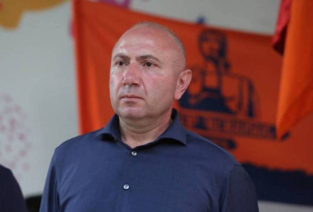 Անդրանիկ Թեւանյանը ավագանու մանդատից կհրաժարվի, իսկ Փոստանջյանին պարտադրում են․ «Հրապարակ»