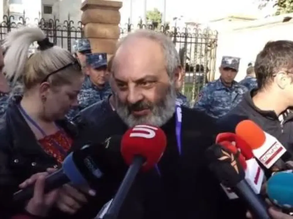 «Վահագն Խաչատուրյանը վախեցավ երևի, գիշերով ստորագրեց փաստաթուղթը». Բագրատ Սրբազան