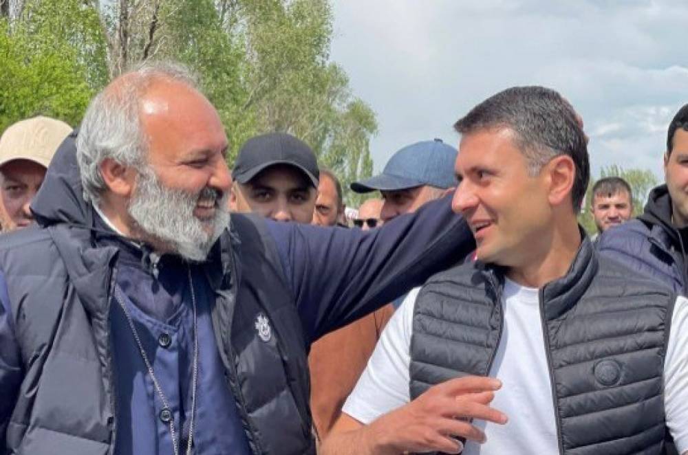 Ցավոք, Բագրատ Սրբшզшնը չի տեսնում, որ իրեն «ժերտվա» են տալիս. համակարգն արդեն «ճաքեր է տալիս». Սուրեն Պետրոսյան
