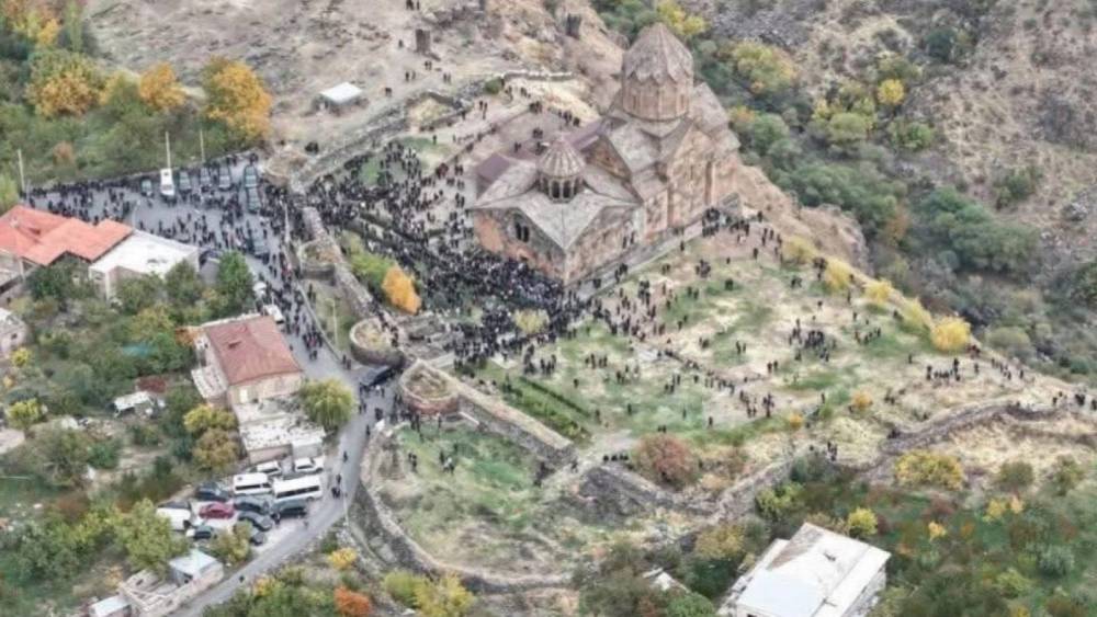 Ըստ ՔՊ-ական պատգամավորի՝ Հովհաննավանքում կարգալույծ քահանայի մատուցած «պատարագին» հազարավոր քաղաքացիներ են մասնակցել