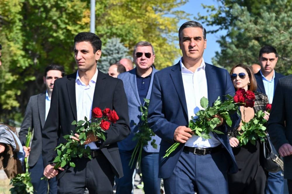 «Միասնության թևերի» ու «Շանթ դաշինքի» ներկայացուցիչներն այցելել են Եռաբլուր․ Լուսանկարներ