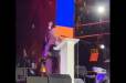 Վարդան Ղուկասյանը երգում է Գյումրիի հրապարակում