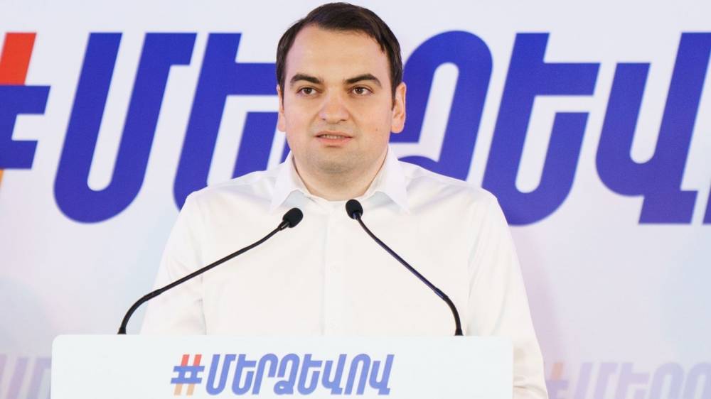 Վաղը՝ ժամը 16:30-ին, հավաքվում ենք Օպերայի հրապարակում, որտեղից միասին երթով կշարժվենք դեպի Սամվել Կարապետյանի և Եկեղեցու հայրերի ապօրինի կալանավորման վայր․ Նարեկ Կարապետյան