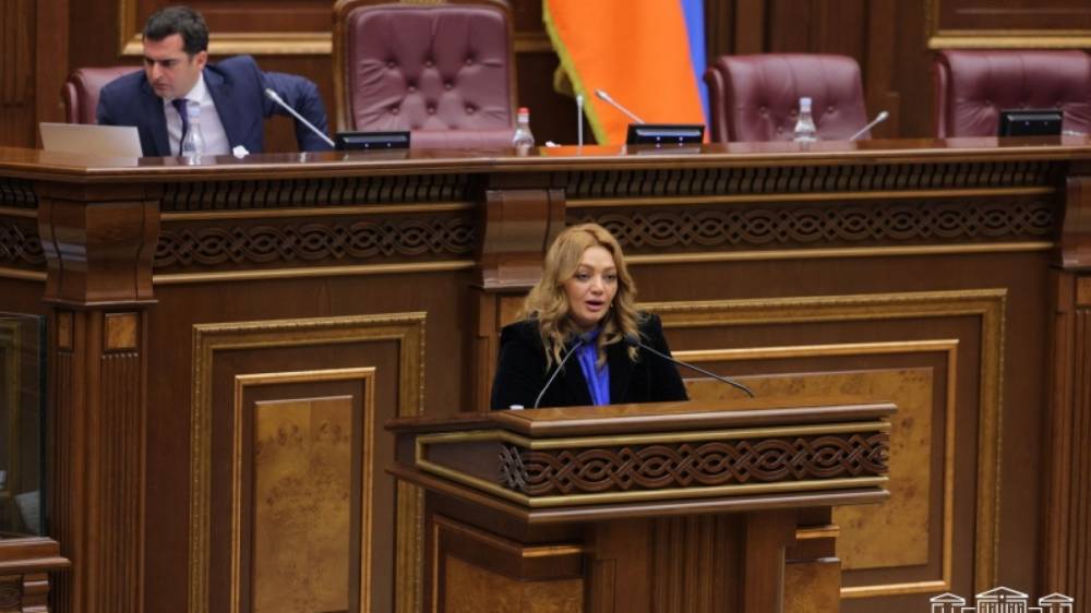 Իմ փոքրիկ կենսագրության հետևում սեր է թաքնված. ՔՊ-ական պատգամավորը՝ բարձրագույն կրթություն չունենալու մասին