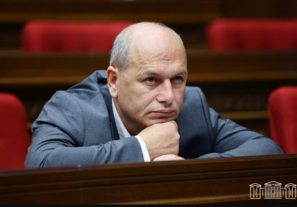 Այն, որ մենք տարօրինակ ազգ ենք, վաղուց հայտնի է. ես չեմ տեսել մի ազգ, որ այսքան բուռն քննարկի` խաղաղությու՞ն է ուզում, թե՝ ոչ. Գեղամ Նազարյան