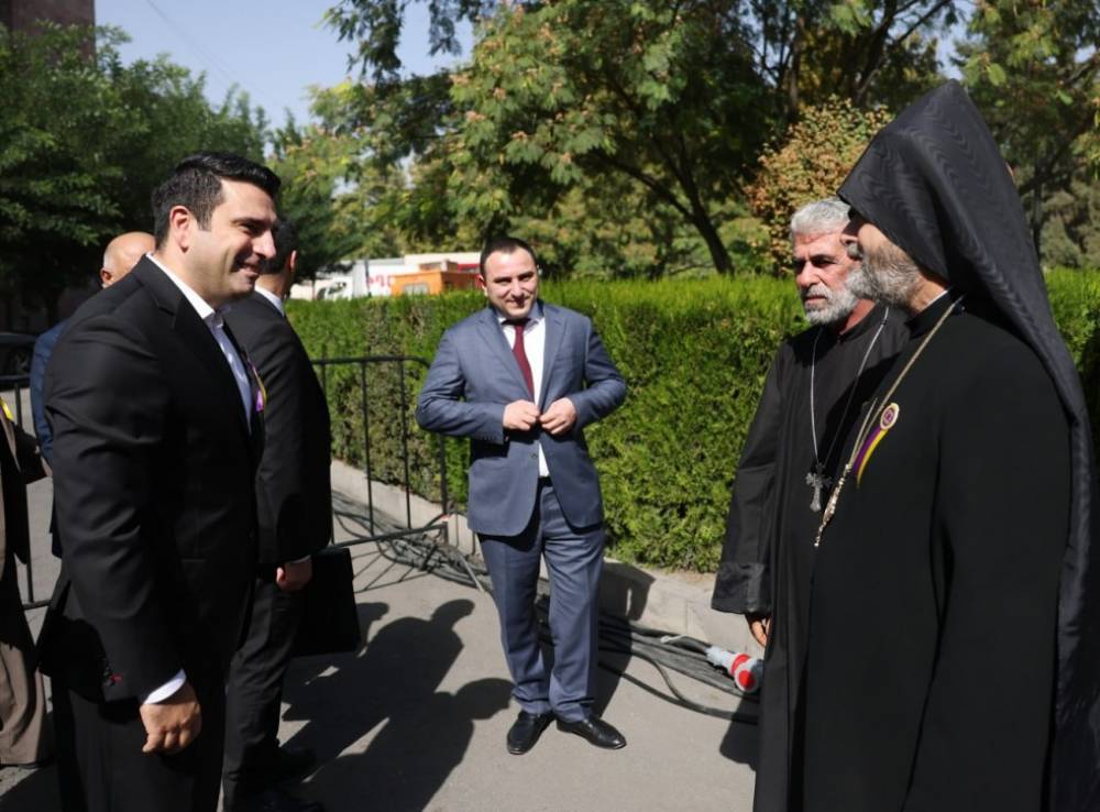 Իմ օրհնությունն եմ բերել համայնքին՝ անկախ նրանից համայնքապետը գործող իշխանության ներկայացուցիչ է, թե ընդդիմադիր. Սիոն Սրբազան