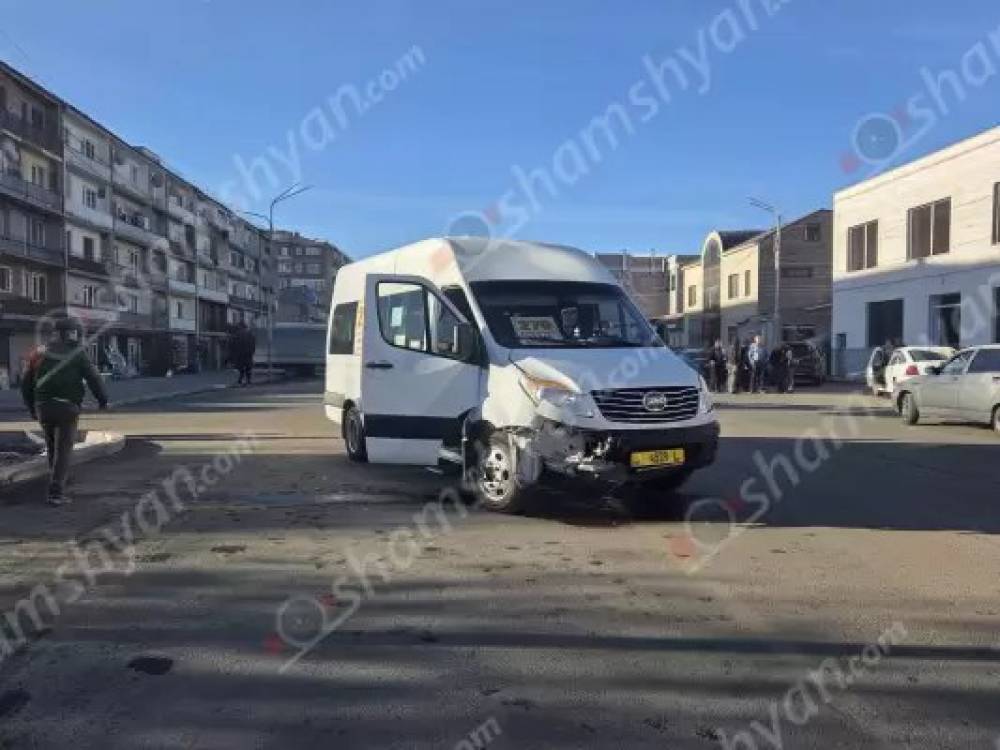 Բախվել են Երևան-Հրազդան երթուղին սպասարկող մարդատար «Գազել»-ն ու «Opel»-ը. կան վիրավորներ