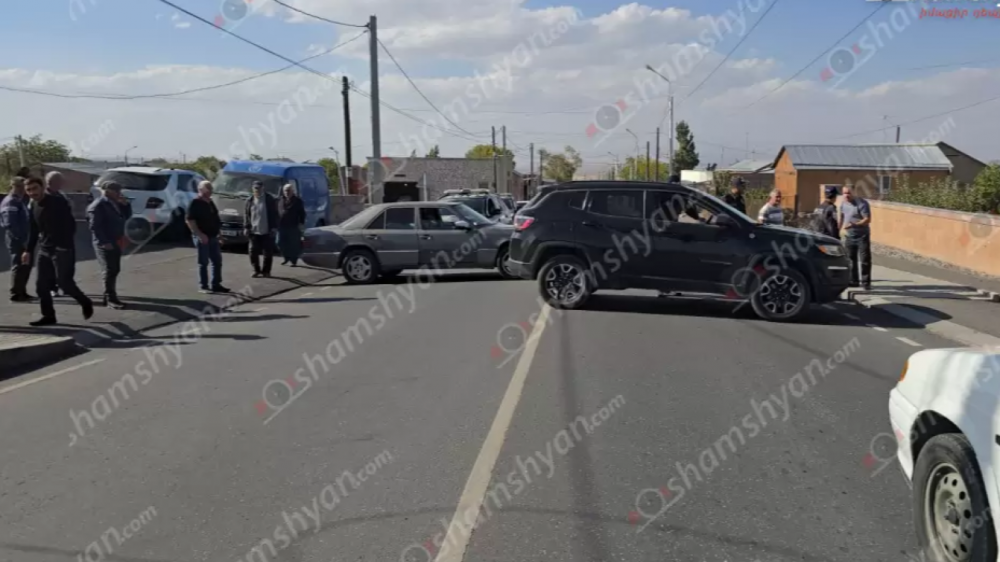 Լարված իրավիճակ Արթիկում. քաղաքացիները փակել են մարզն Արագածոտնի մարզին կապող գլխավոր ճանապարհը